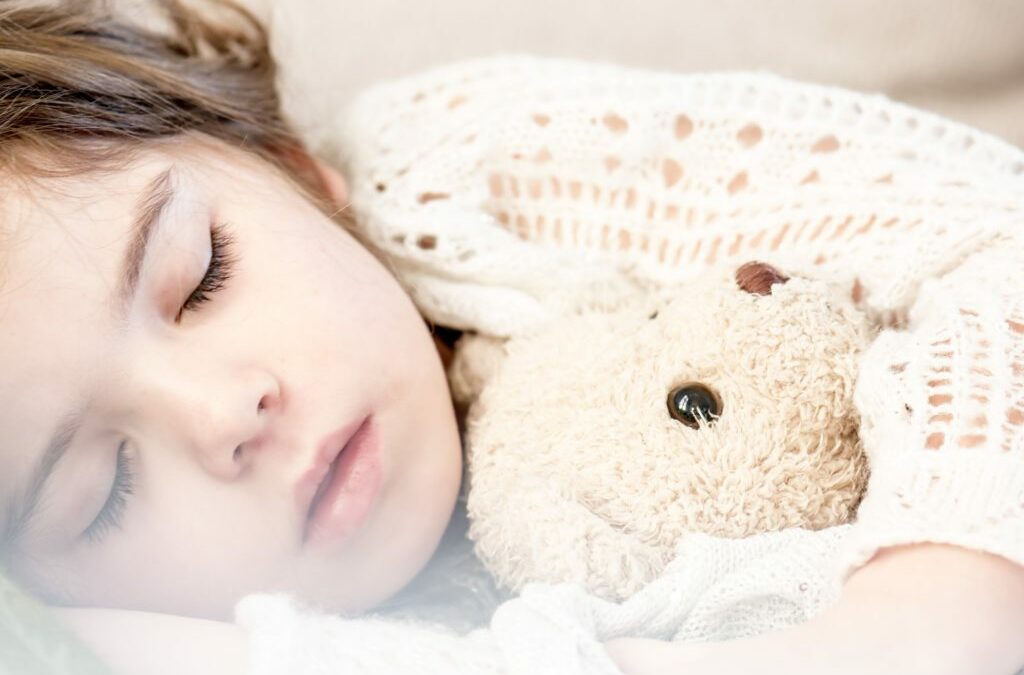 7 Conseils Pratiques pour Calmer les Angoisses d’Endormissement chez les Enfants